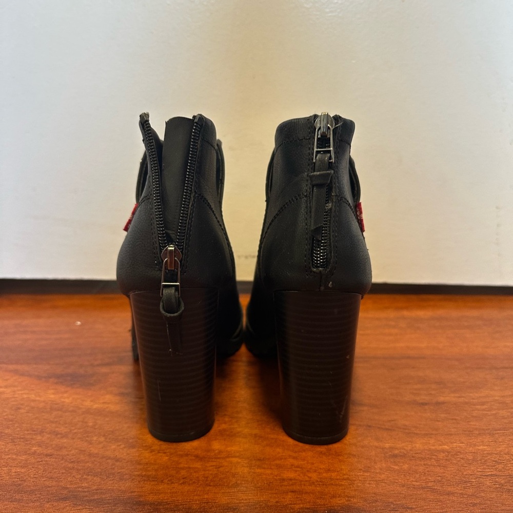 Levi's Sleek Black Ankle Booties - Picture 4 of 6